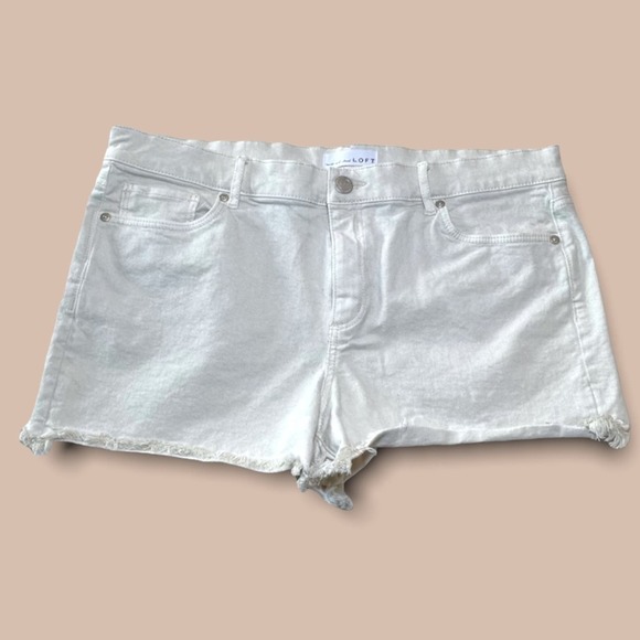 LOFT Pants - LOFT ANN TAYLOR PREPPY LIGHT ACADEMIA DENIM JEAN SHORTS CREAM - 12 / 31